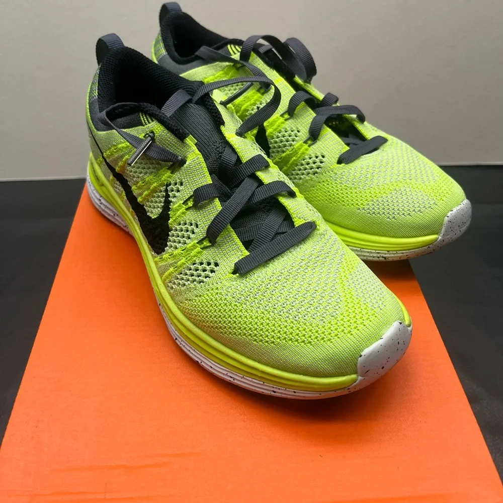 Women’s Nike Flyknit - Size 6.5 - Worn one time/like brand new - Picture 1 of 7